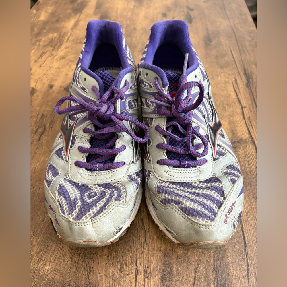 Mizuno Women's Purple and Gray Athletic Shoes